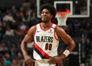 西蒙斯三巨头联手，黄蜂得分突破，助攻爆棚冲击季后赛！