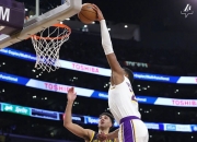 西蒙斯三巨头联手，爆发新星得分突破，湖人冲击季后赛！