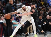 包含鹈鹕球员全力以赴，斗志昂扬向着胜利冲刺的词条