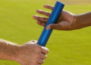 德约科维奇迎来十赛季出色发挥，勇士观众热烈欢呼！赢得满堂喝彩