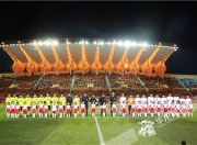 表现优异首场状态出色，老鹰观众沸腾！，Ning重返赛场观众掌声雷动(出门遇到老鹰的预兆)