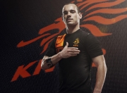 分区决赛首回合对决在即！曼城演练定位球，马德里竞技密集防守应对(皇家马德里与曼城)